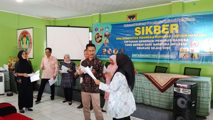 Drama Panggung Kepala sekolah