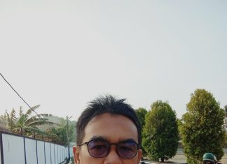 DI ANTARA PENGABDIAN DAN KERINDUAN