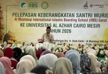 Kang Abik, Penulis Ayat-Ayat Cinta, Hadir di Al Mashduqi Garut, Pesan Haru Orang Tua Warnai Pelepasan Santri Murid ke Al-Azhar