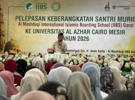 Kang Abik, Penulis Ayat-Ayat Cinta, Hadir di Al Mashduqi Garut, Pesan Haru Orang Tua Warnai Pelepasan Santri Murid ke Al-Azhar