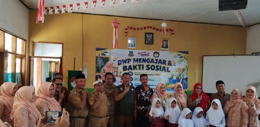DWP Kabupaten Garut Mengajar dan Bakti Sosial di SDN 1 dan SDN 2 Margawati