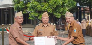 Guru SDN 3 Sukamentri Terima Perpanjangan SK PPPK Paruh Waktu
