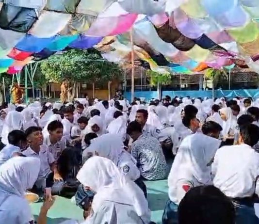SMPN 1 Pameungpeuk Kembangkan Kokurikuler Literasi, Murid Berkreasi melalui 1.000 Kerudung