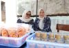 Guru SDN 2 Muarasanding Mia Aisyah Zamilah Sajikan Srikaya Lembut pada Pembukaan HUT PGRI